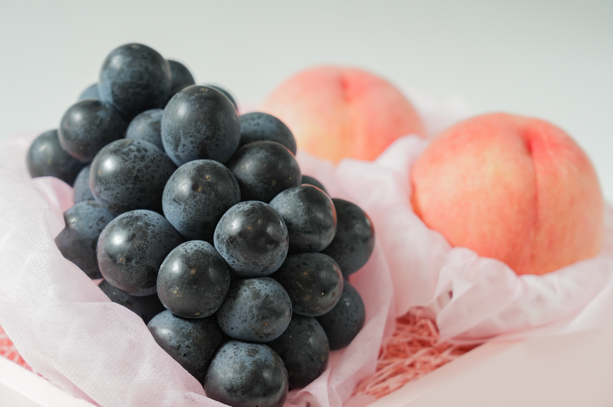 ピオーネと桃
